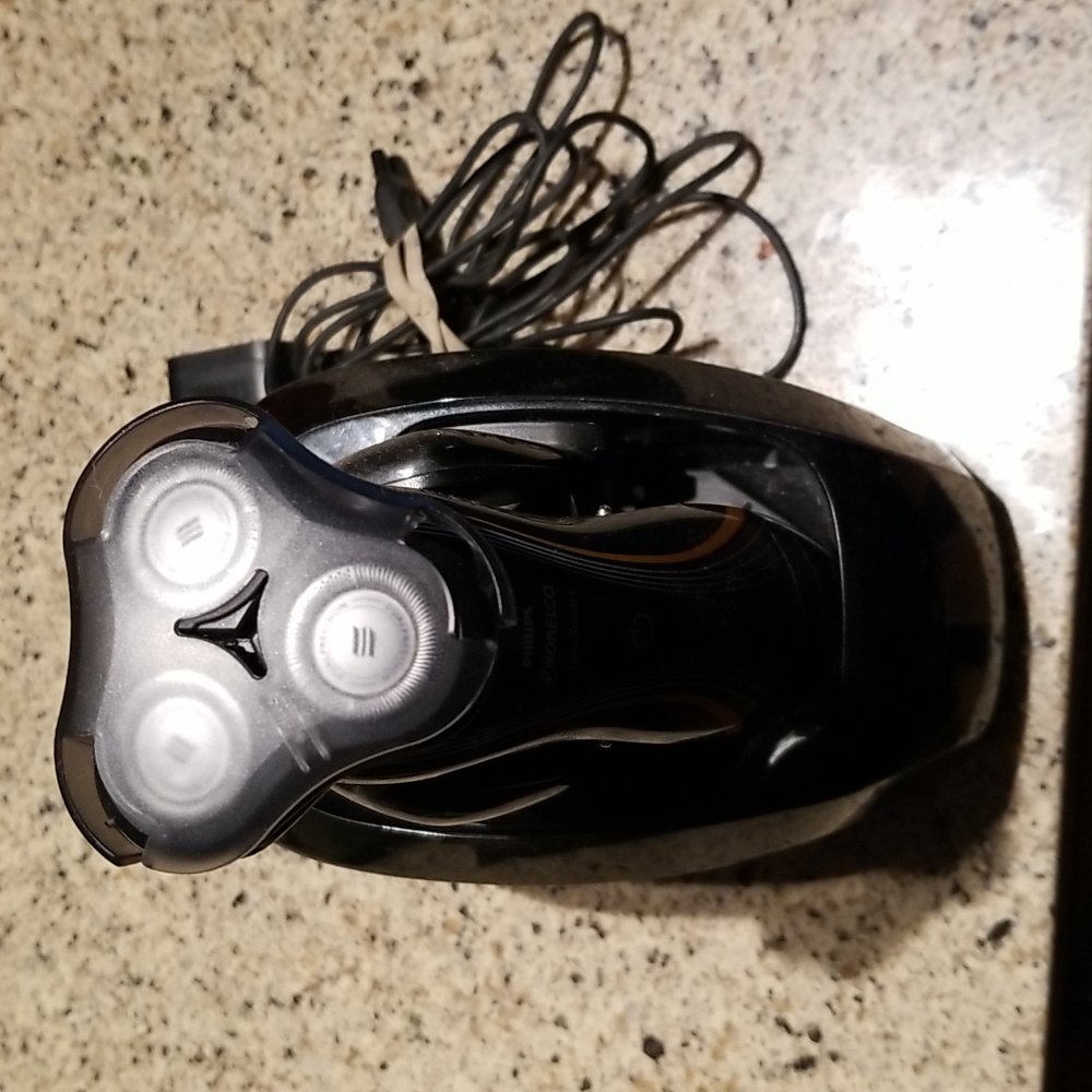 Norelco shaver senso touch rechargeable electric